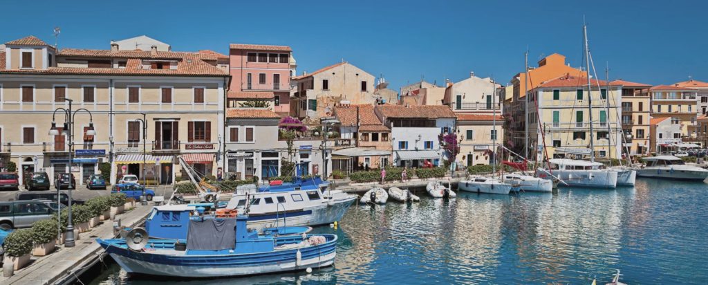 Porto piccolo borgo sul mare