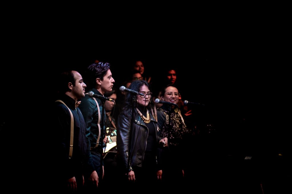Coro canta a teatro